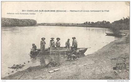 CPA Cadillac-sur-Garonne Pêcheurs d'aloses ramassant le filet