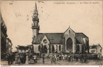 CPA CARANTEC Place et lÉglise (144049)