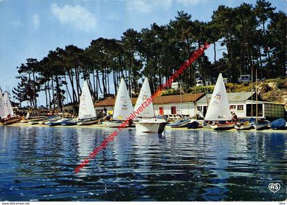 L'école de voile et le lac - Maubuisson Carcans - (33) Gironde