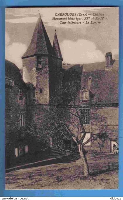 61 - Carrouges - Château - Cour Intérieure - Carte Vierge