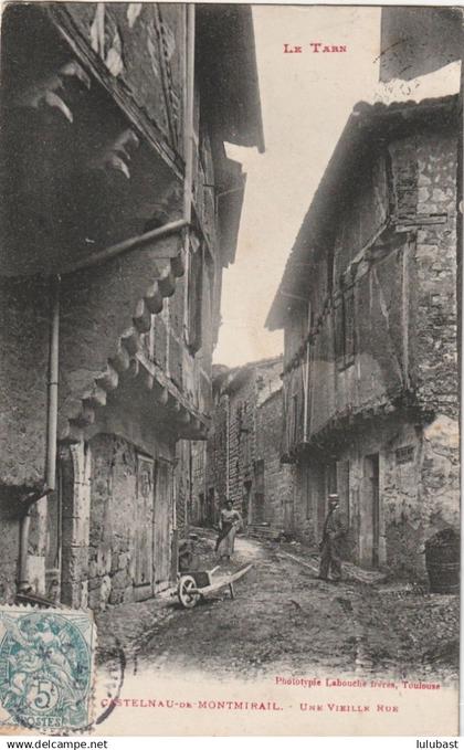 Castelnau de Montmirail : une vieille rue.