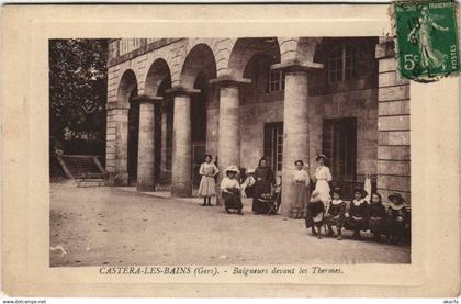 CPA CASTERA-les-BAINS Baigneurs devant les Thermes (1169666)