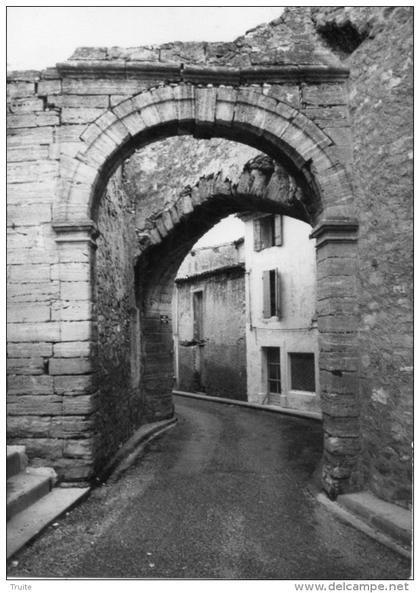 CAUMONT-SUR-DURANCE RUE MLLE DE SEYTRE DE PIEVERT CARTE PHOTO