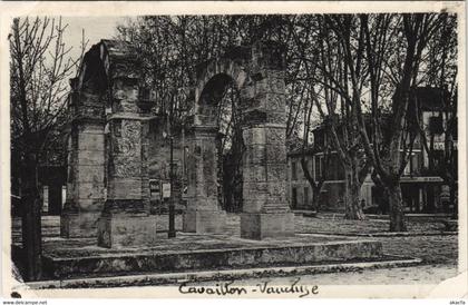 CPA CAVAILLON Porte Datant des Romains (1086402)