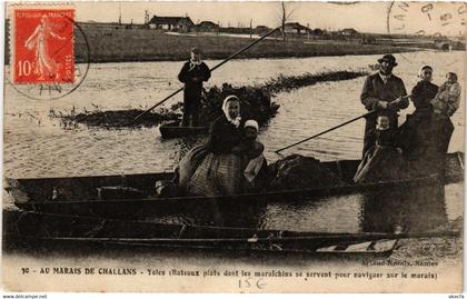 CPA Au Marais de CHALLANS Yoles (394134)