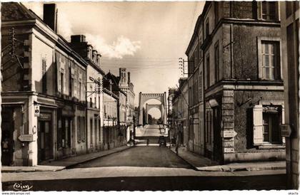 CPA CHALONNES-sur-LOIRE La rue Nationale et le Pont (606310)