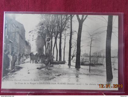 CPA - Châlons-sur-Marne - Le chemin du Barrage (Crue de la Marne Janvier 1910)