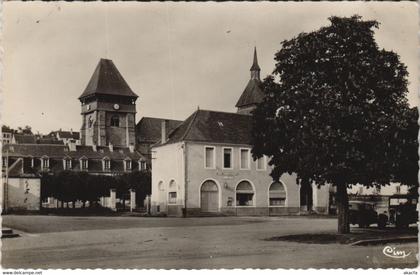 CPA CHAMBON-sur-Voueize Place de la Poste (121614)