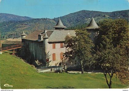 CHAMBORIGAUD : LE CHATEAU DE CROUZAS