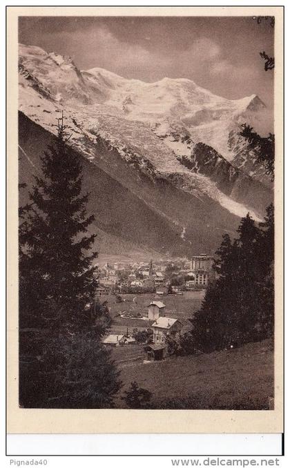 cp , 74 , CHAMONIX-MONT-BLANC , Vue générale et le Mont-Blanc