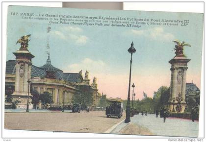 PARIJS/ PARIS le grand palais des champs-elysees et les pylones du pont alexandre III