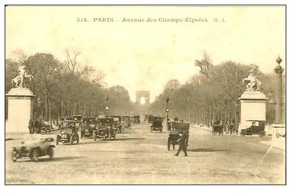 PARIS - L´Avenue des Champs Elysées