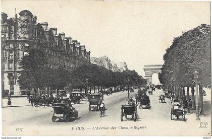 Paris - L'Avenue des Champs Elysées
