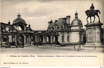 CPA Chantilly - Chateau de Chantilly - Entree Principale et Statue (1032145)