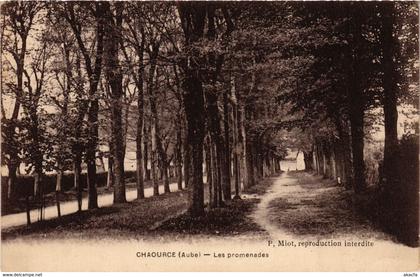 CPA Chaource- Les promenades FRANCE (1007388)