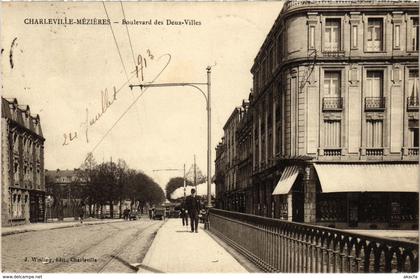 CPA CHARLEVILLE-MEZIERES - Boulevard des Deux-Villes (113161)