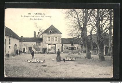 CPA Charmoy, La Ferme du Chateau de Charmoy Vue interieure