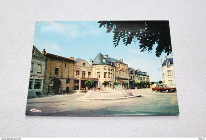 Cpm 1982, Chateau Chinon, place Notre Dame, Nièvre