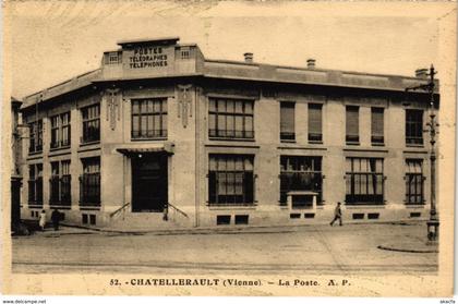 CPA CHATELLERAULT - La Poste (111827)