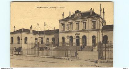 Dép 86 - Chemins de fer - Gares - Chatellerault - La gare - état
