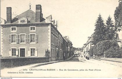 CPA Chatillon-en-Bazois Rue du Commerce prise du Pont d'Aron