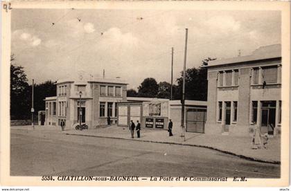 CPA Chatillon-sous-Bagneux - La Poste et le Commissariat (988898)