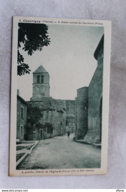 Chauvigny, à droite entrée de l'ancienne prison, Vienne 86