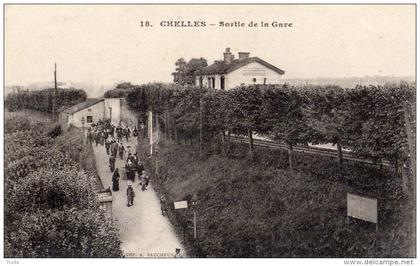 CHELLES SORTIE DE LA GARE TRES ANIMEE