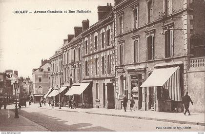 CPA Cholet Avenue Gambetta et rue Nationale