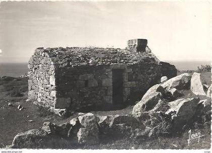 CPSM Cleden-Cap-Sizun Pointe de Van Curieux Four à pain se trouvant au hameau de Trougue