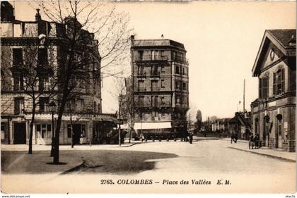 CPA COLOMBES - Place des Vallées (987025)