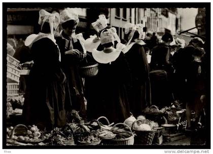 29 Concarneau CONCARNEAU (Finistère) Le Marché coiffe marche aux legumes D29D K29039K C29039C RH007741