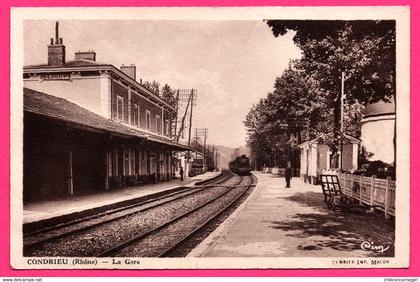 Condrieu - La Gare - Locomotive - Train - Animée - COMBIER IMP. MACON - CIM