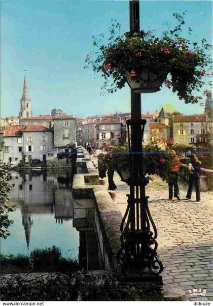 16 - Confolens - Le Pont Vieux - CPM - Voir Scans Recto-Verso