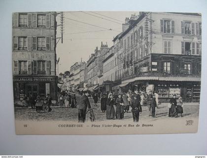 CPA   Courbevoie  Place Victor-Hugo et rue Bezons