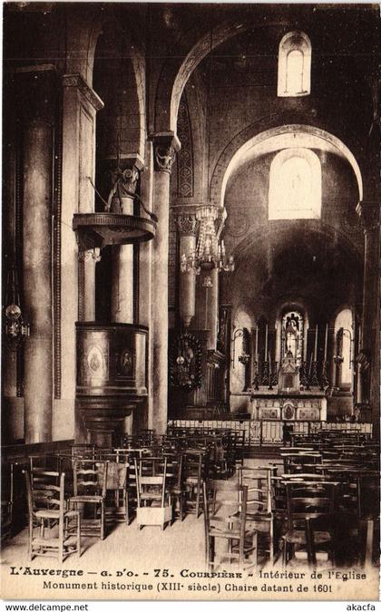 CPA COURPIERE Interieur de l'Eglise (1256337)