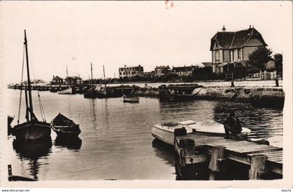 CPA COURSEULLES-sur-MER - Avant-Port (141211)