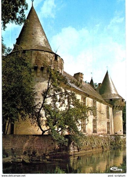 Dampierre sur Boutonne château façade baignée par la Boutonne