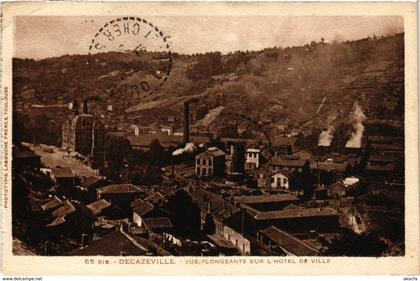 CPA DECAZEVILLE - Vue Plongeante sur L'Hotel de ville (113274)