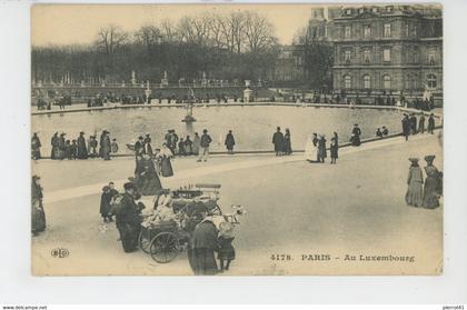 PARIS - VIème arrondissement - Au Luxembourg (attelages chèvres )