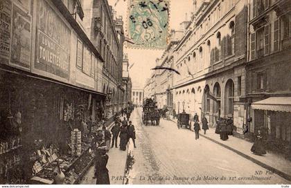 PARIS LA RUE DE LA BANQUE ET DE LA MAIRIE DU 11 E ARRONDISSEMENT