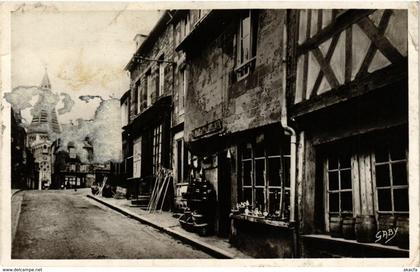 CPA DOMFRONT - Rue St-JULIEN (259235)