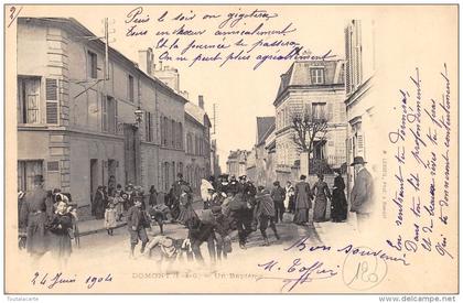 CPA 95 DOMONT UN BAPTEME 1904