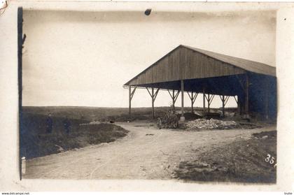 DONNEMARIE-DONTILLY HANGAR AGRICOLE ? (  CARTE PHOTO )