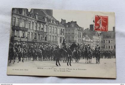 Douai, arrivée à Douai du 9ème cuirassiers sur la grande place, Militaria, Nord 59