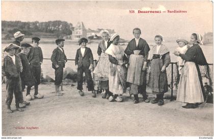 CPA   Carte Postale France Douarnenez Sardinières  VM64486ok