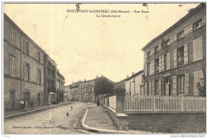 CARTE POSTALE ANCIENNE DE DOULEVANT LE CHATEAU - rue basse - la gendarmerie