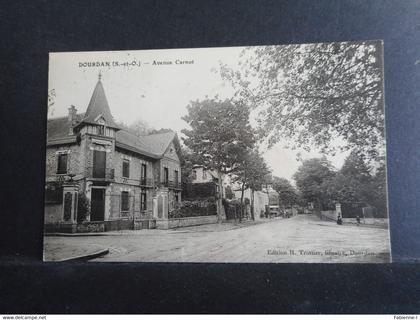 CPA - Dourdan - Avenue Carnot