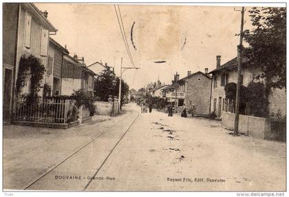 DOUVAINE GRANDE-RUE ANIMEE 1909