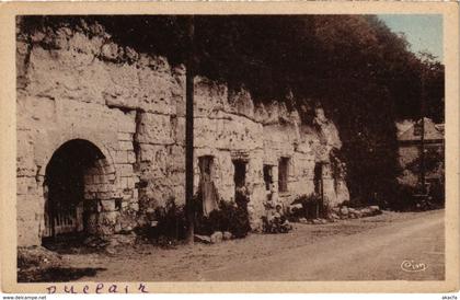 CPA DUCLAIR - Habitations dans la roche route de ROUEN (105317)